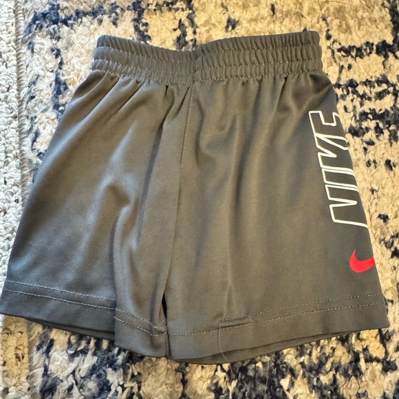 Nike 2T Shorts - Picture 1 of 2